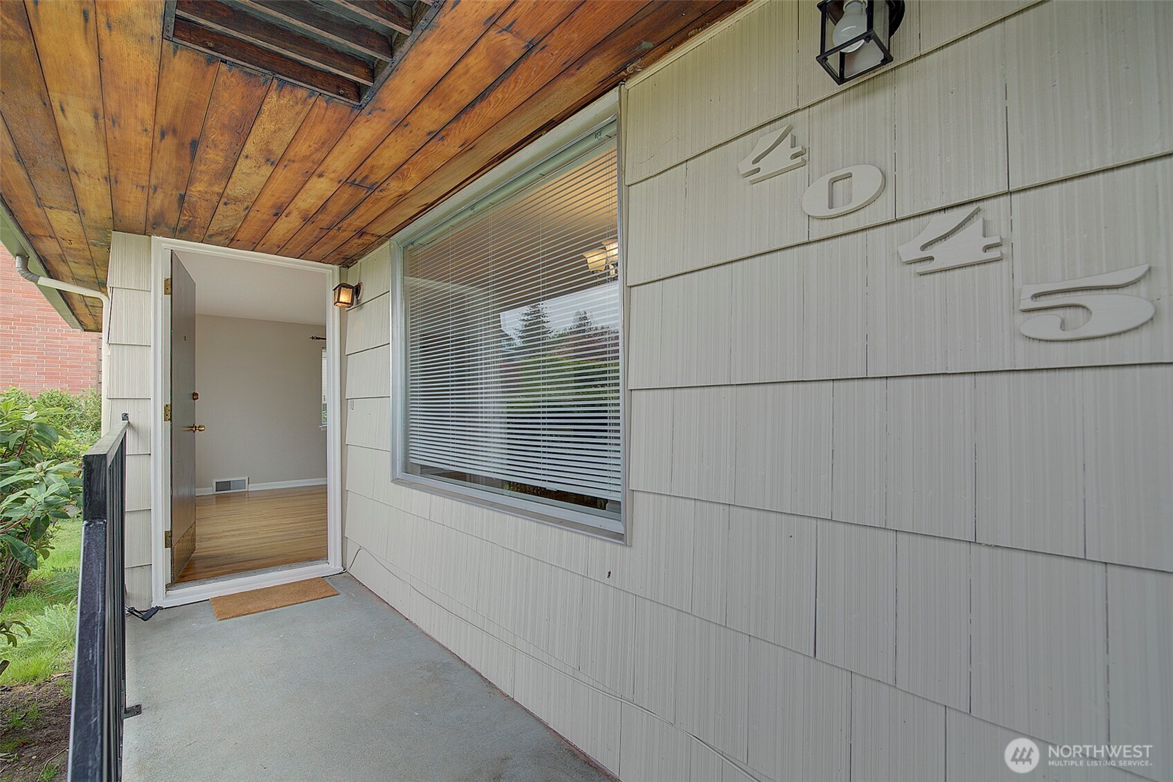 4045 29th Avenue W, Seattle, WA 98199-1743