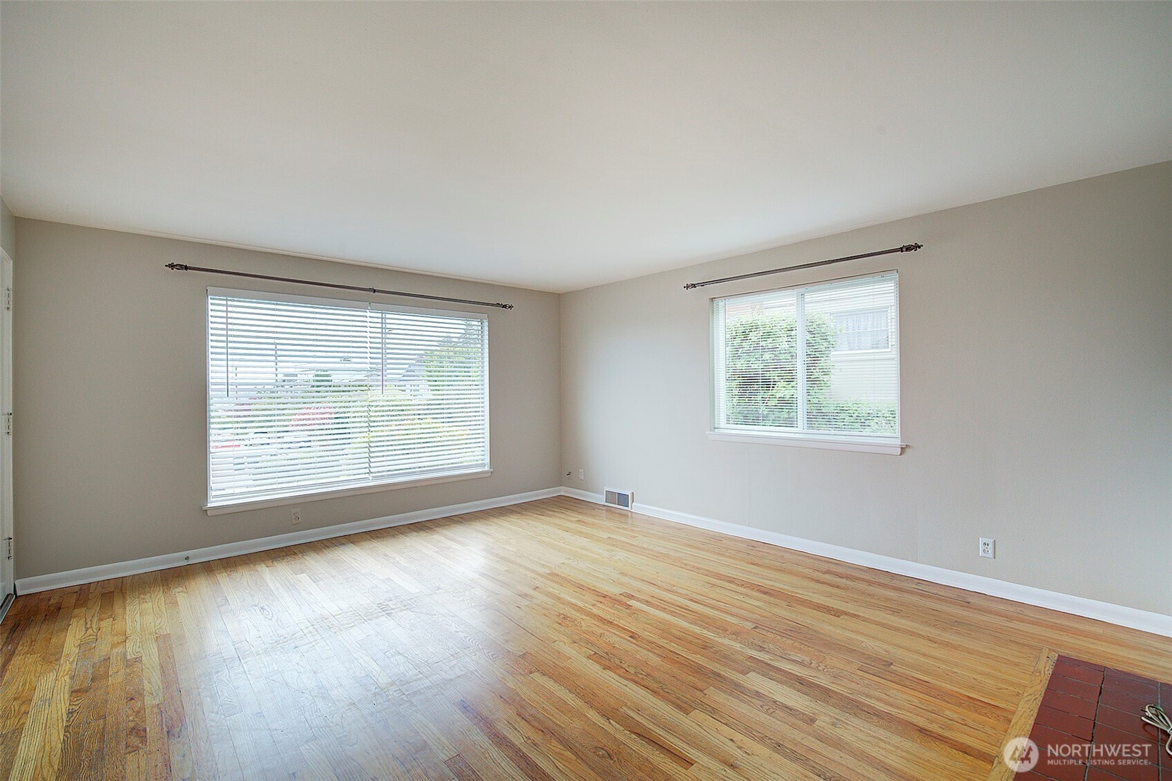 4045 29th Avenue W, Seattle, WA 98199-1743