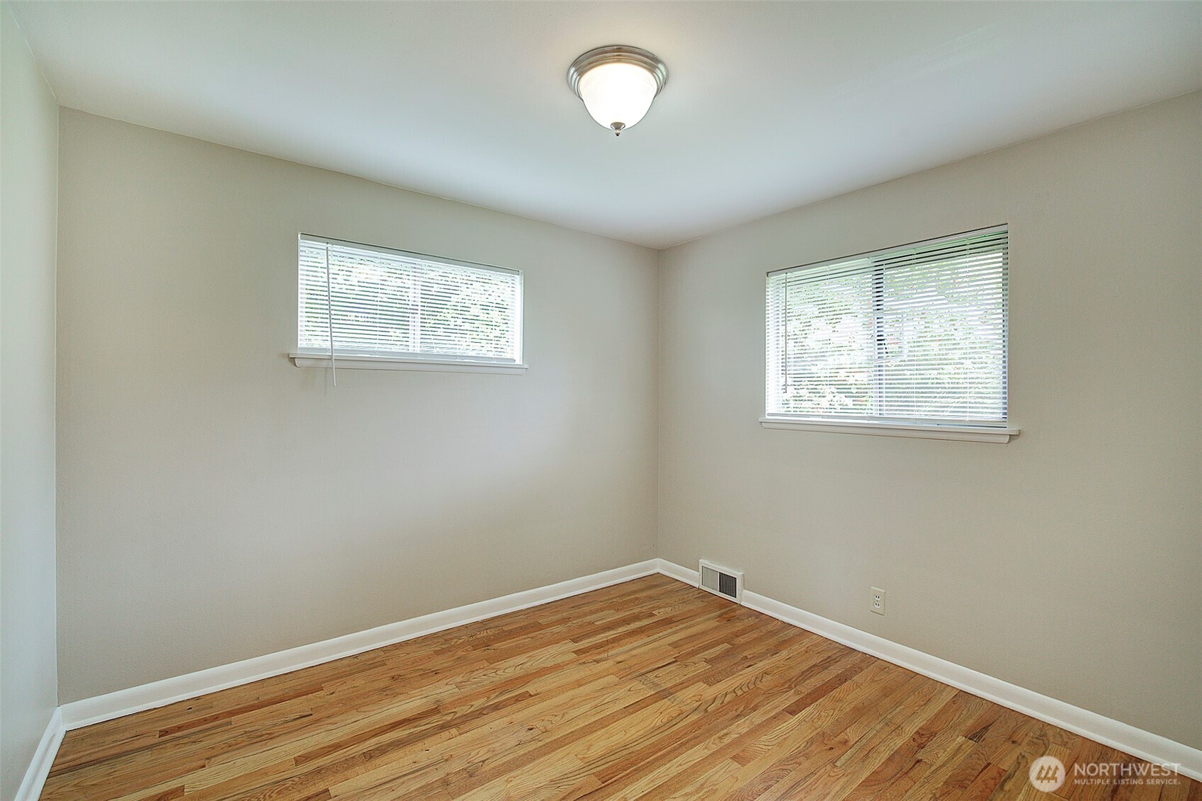 4045 29th Avenue W, Seattle, WA 98199-1743