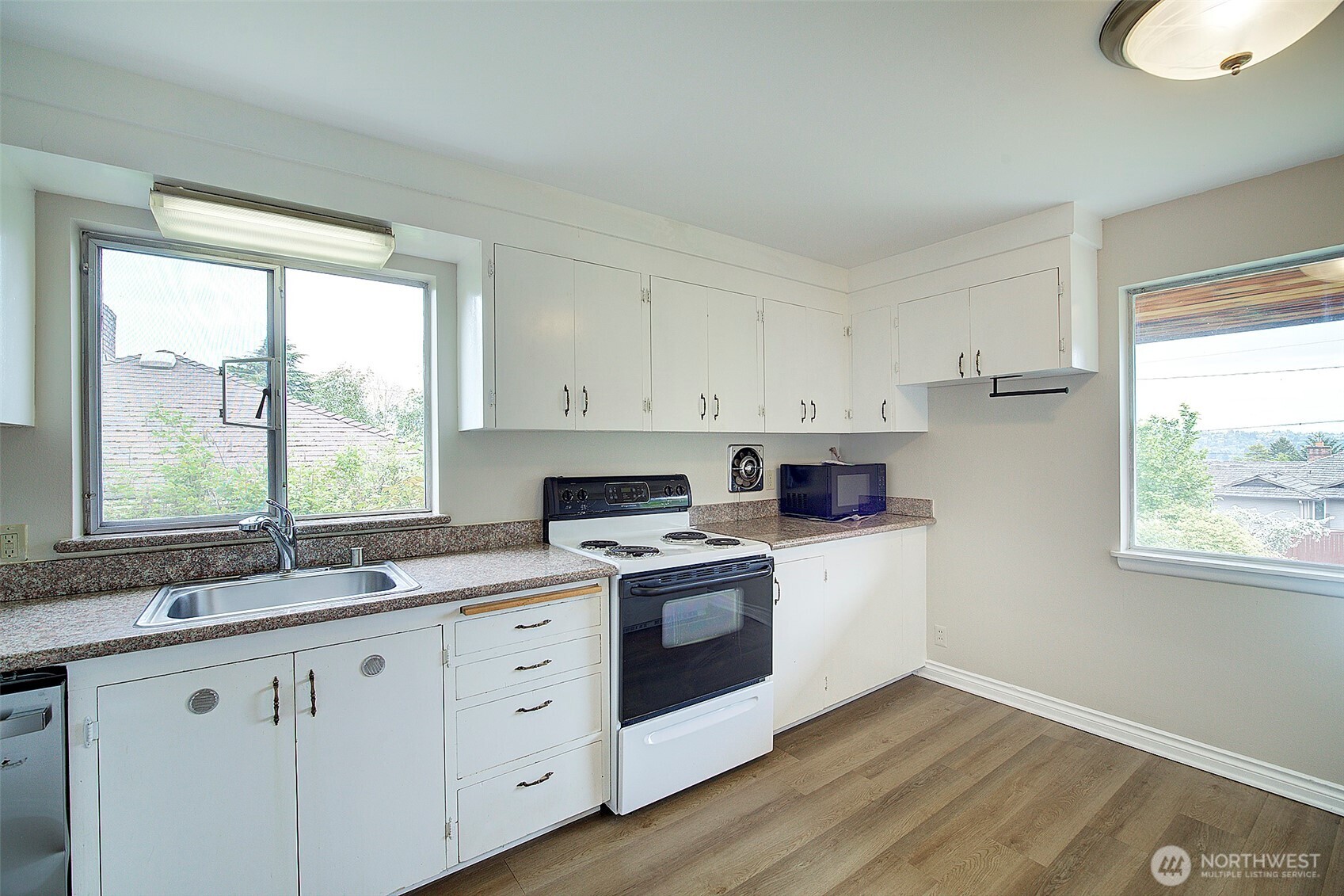 4045 29th Avenue W, Seattle, WA 98199-1743