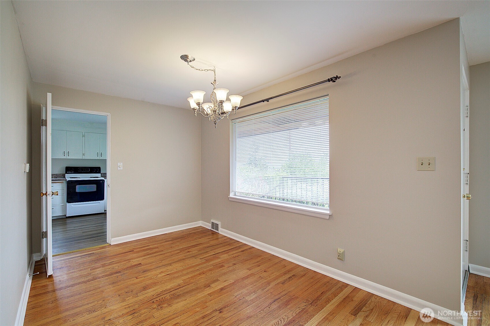 4045 29th Avenue W, Seattle, WA 98199-1743