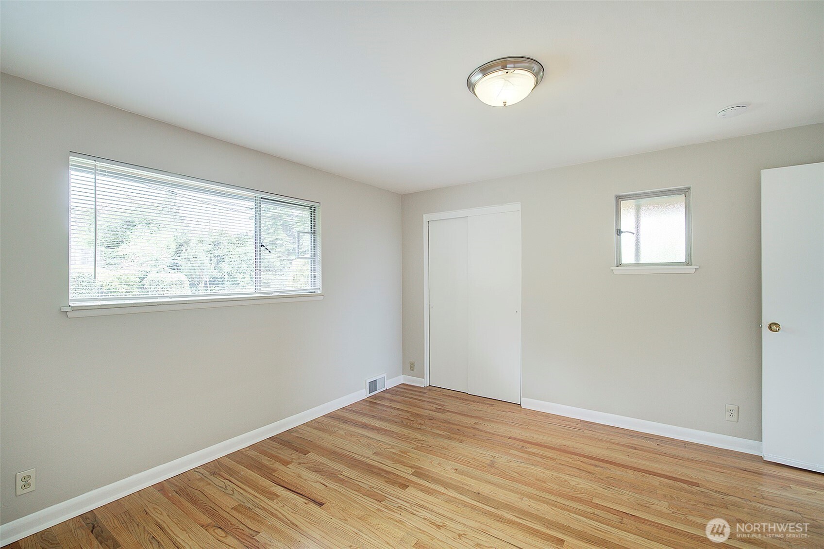 4045 29th Avenue W, Seattle, WA 98199-1743