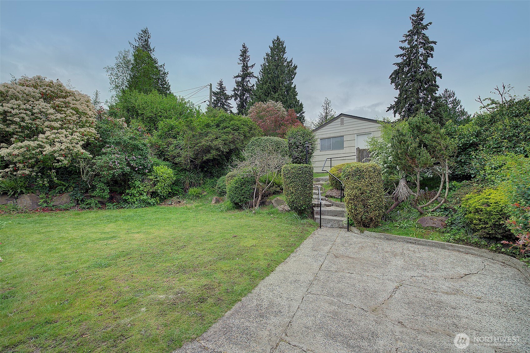 4045 29th Avenue W, Seattle, WA 98199-1743
