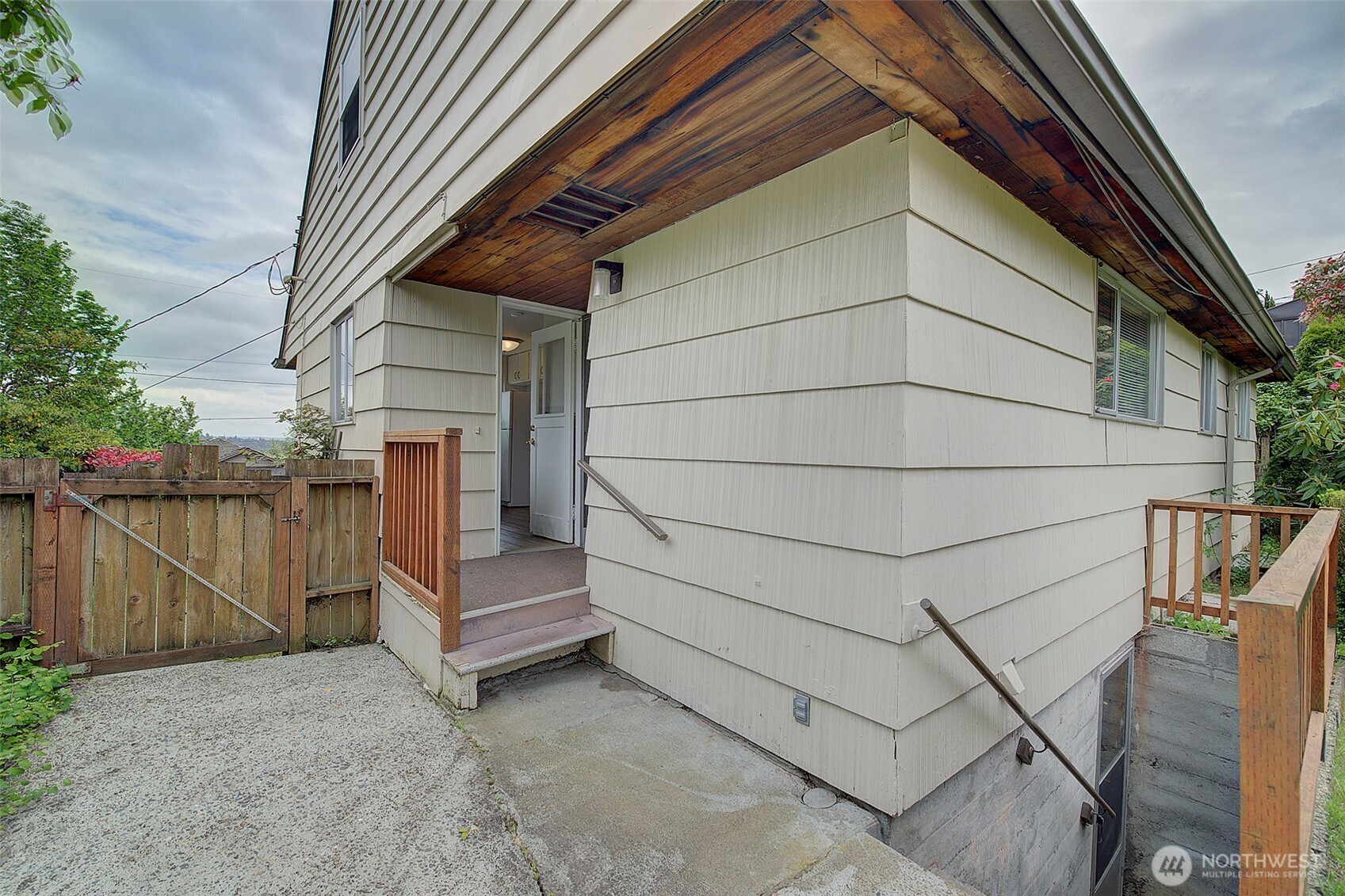 4045 29th Avenue W, Seattle, WA 98199-1743
