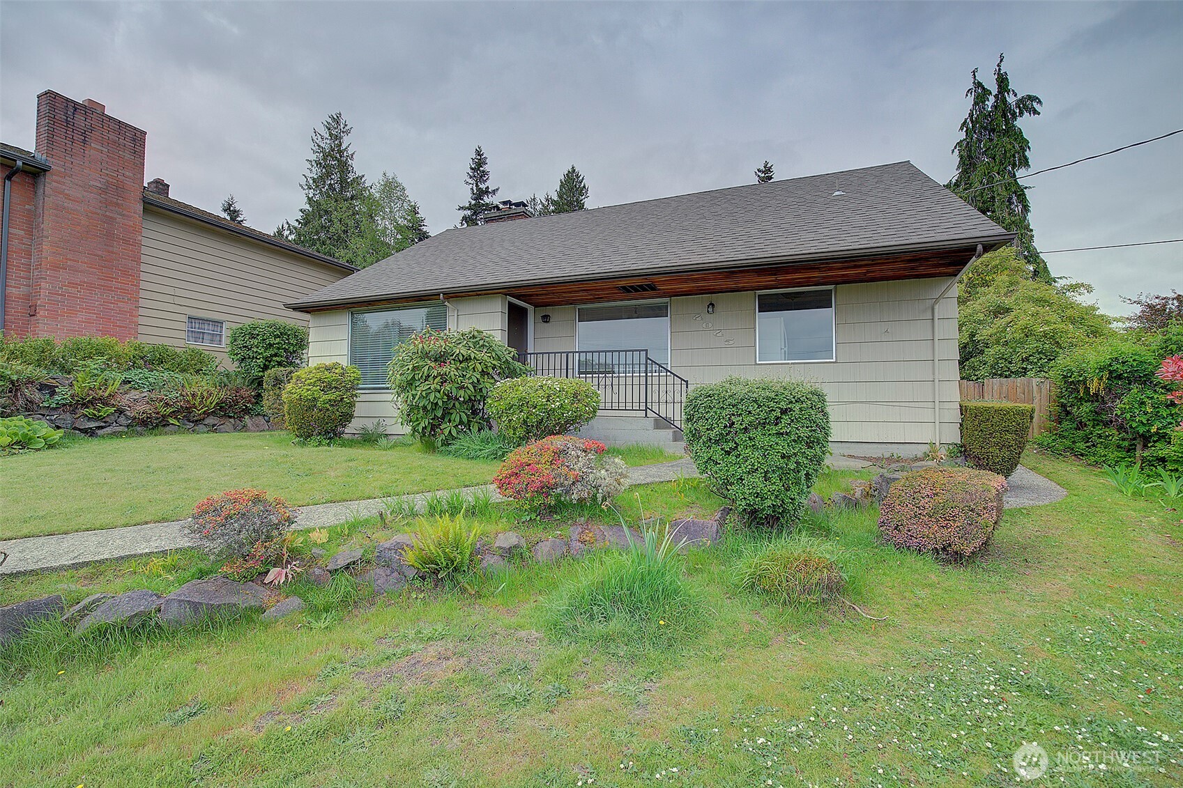 4045 29th Avenue W, Seattle, WA 98199-1743
