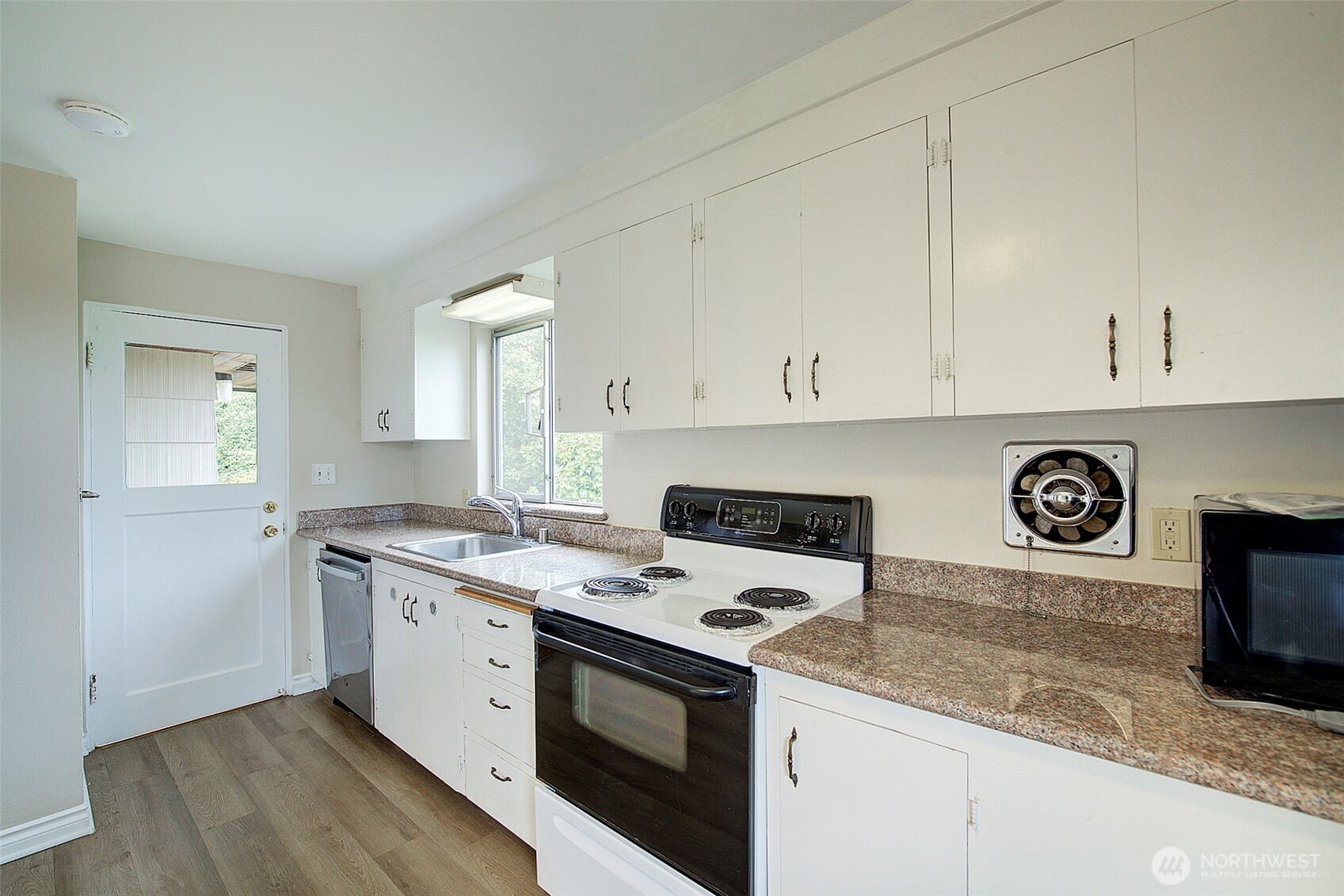 4045 29th Avenue W, Seattle, WA 98199-1743
