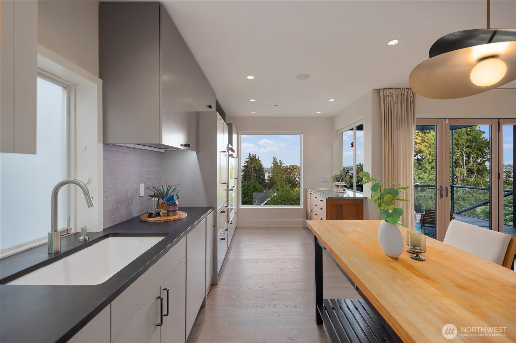 1618 37th Avenue , Seattle, WA 98122