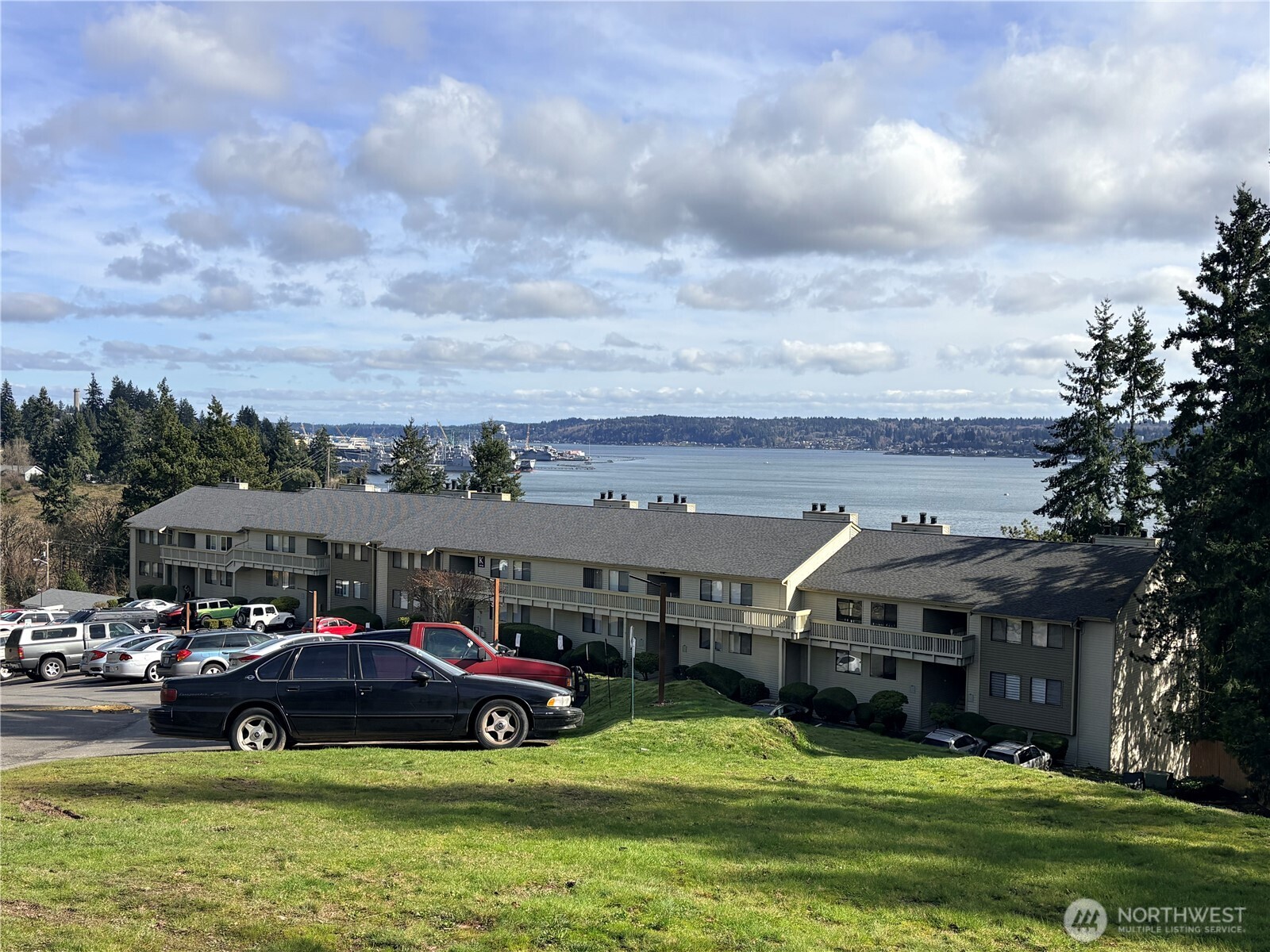 1700 W Sunn Fjord Lane #L101, Bremerton, WA 98312