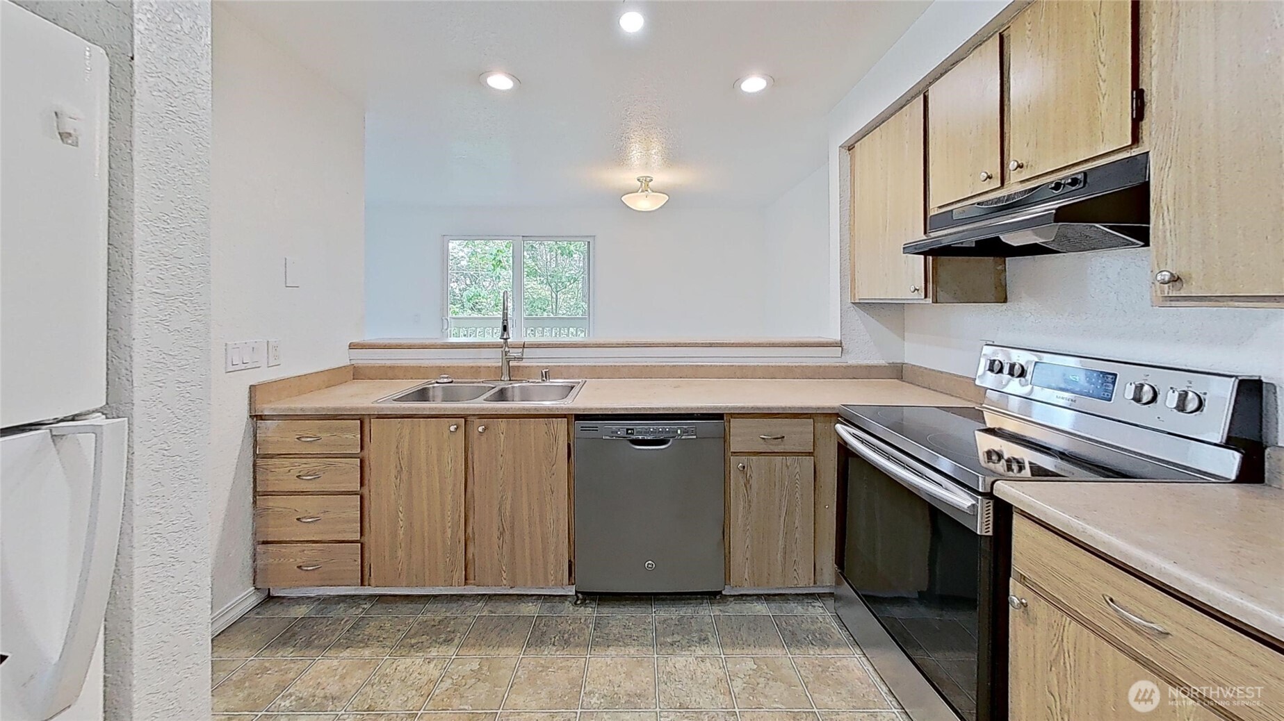 1700 W Sunn Fjord Lane #L101, Bremerton, WA 98312