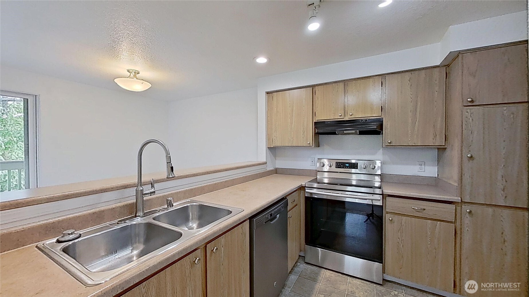1700 W Sunn Fjord Lane #L101, Bremerton, WA 98312