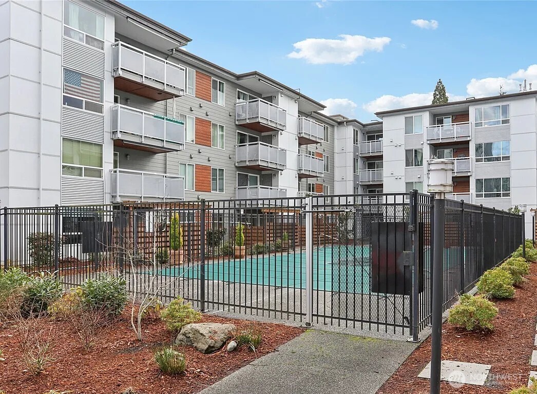 10501 8th Avenue NE #115, Seattle, WA 98125