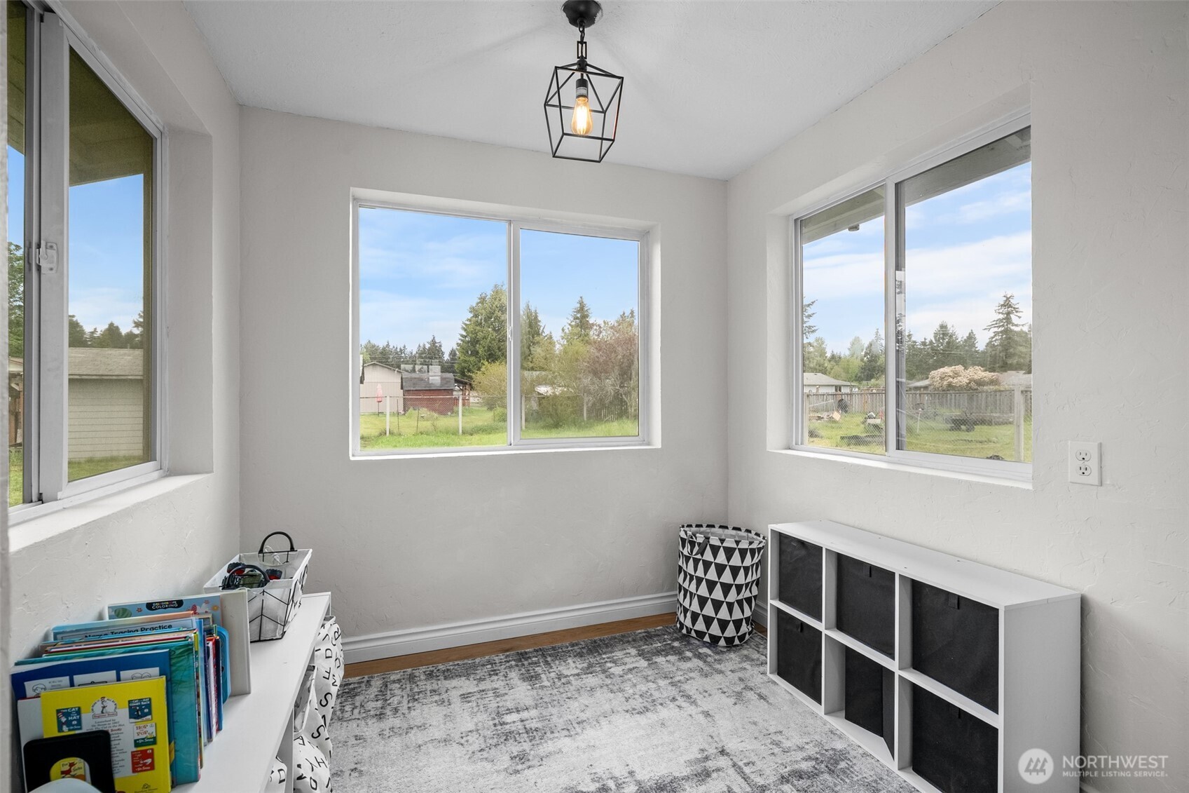 304 Rochester Street E, Rainier, WA 98576