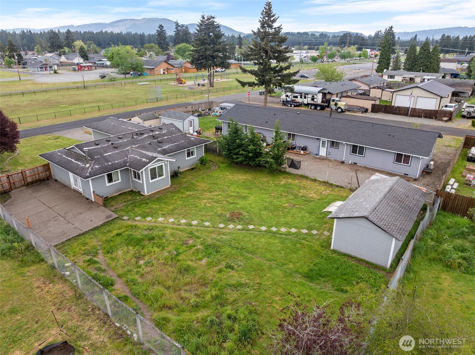 304 Rochester Street E, Rainier, WA 98576