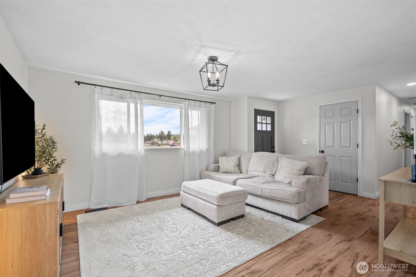 304 Rochester Street E, Rainier, WA 98576