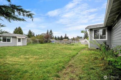 304 Rochester Street E, Rainier, WA 98576 - Photo 23