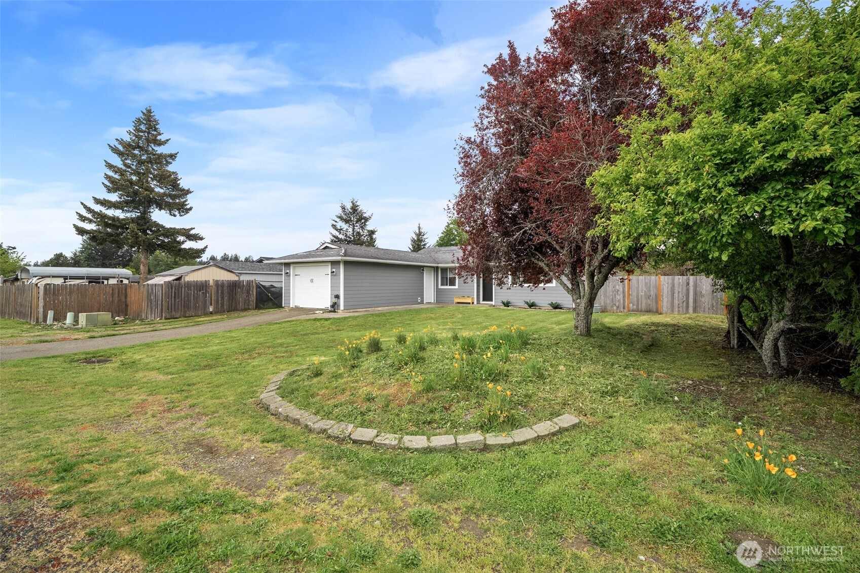 304 Rochester Street E, Rainier, WA 98576