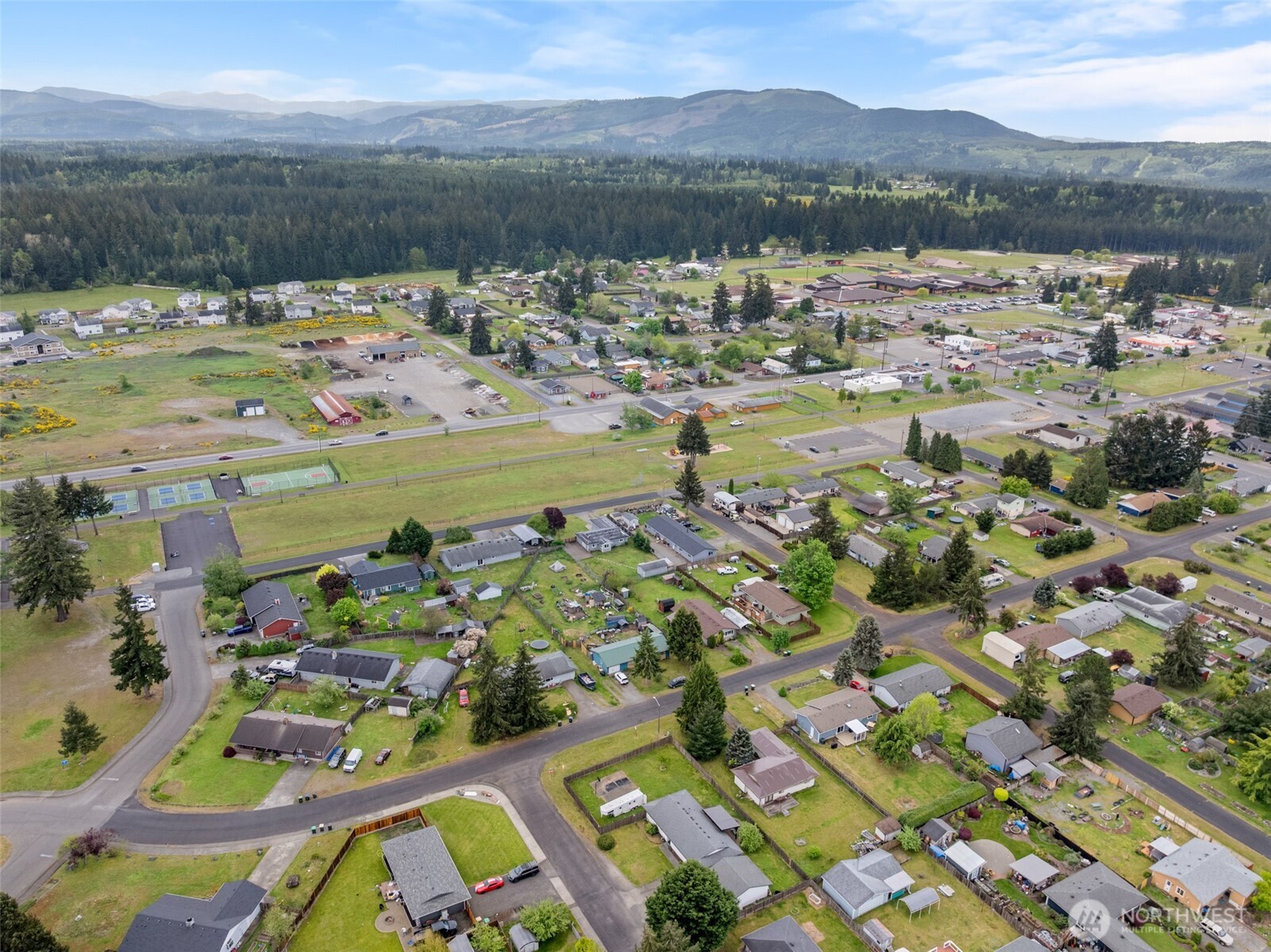 304 Rochester Street E, Rainier, WA 98576