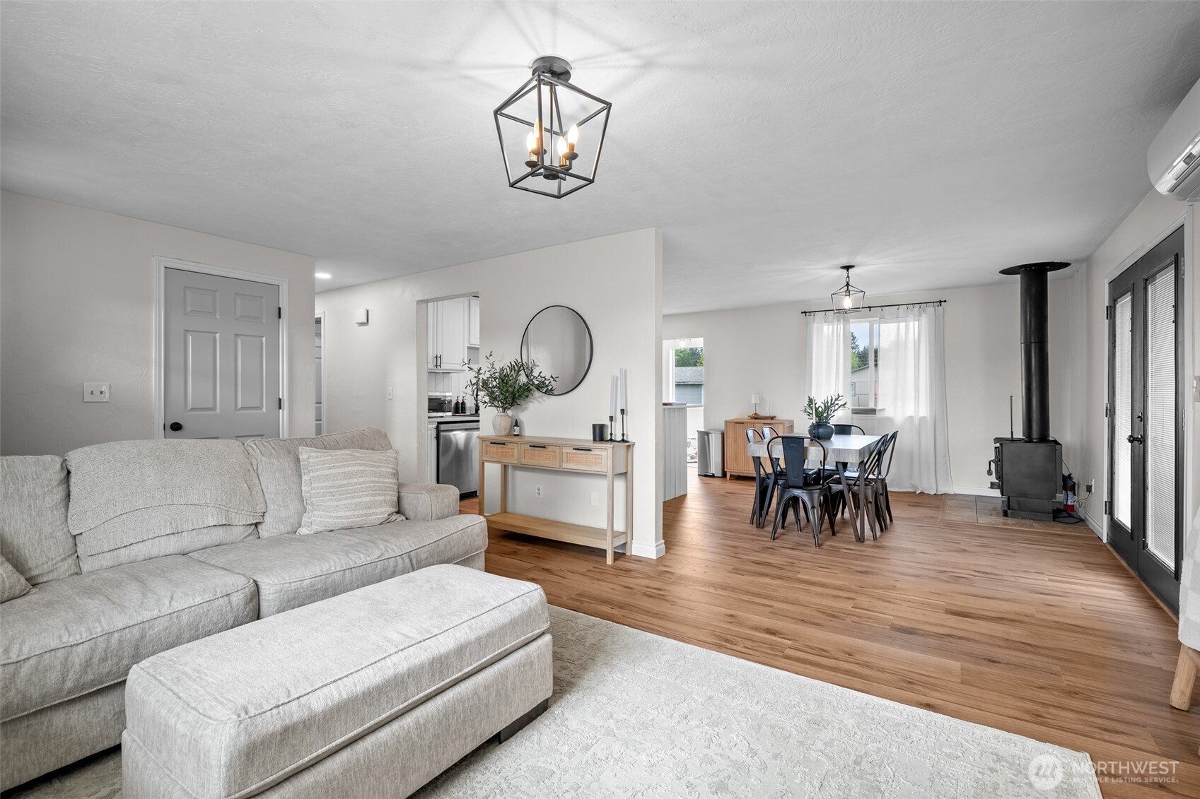 304 Rochester Street E, Rainier, WA 98576