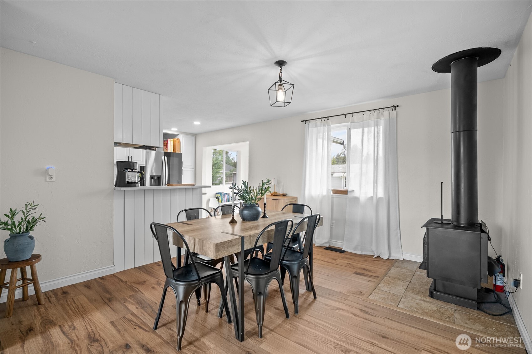 304 Rochester Street E, Rainier, WA 98576