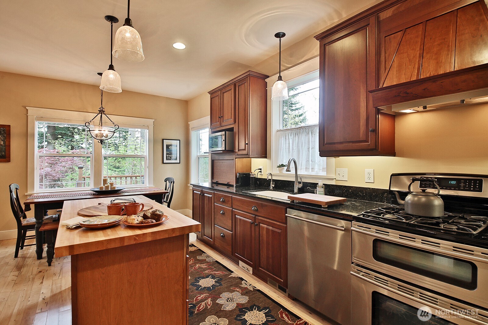 1899 Beverly Beach Road , Freeland, WA 98249