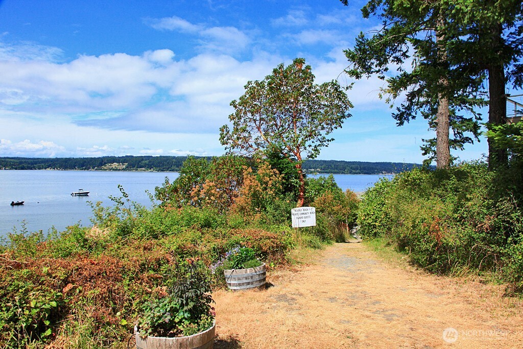 1899 Beverly Beach Road , Freeland, WA 98249