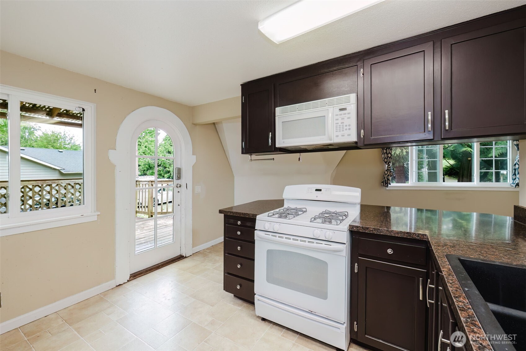 27299 Baywood Drive NE, Kingston, WA 98346