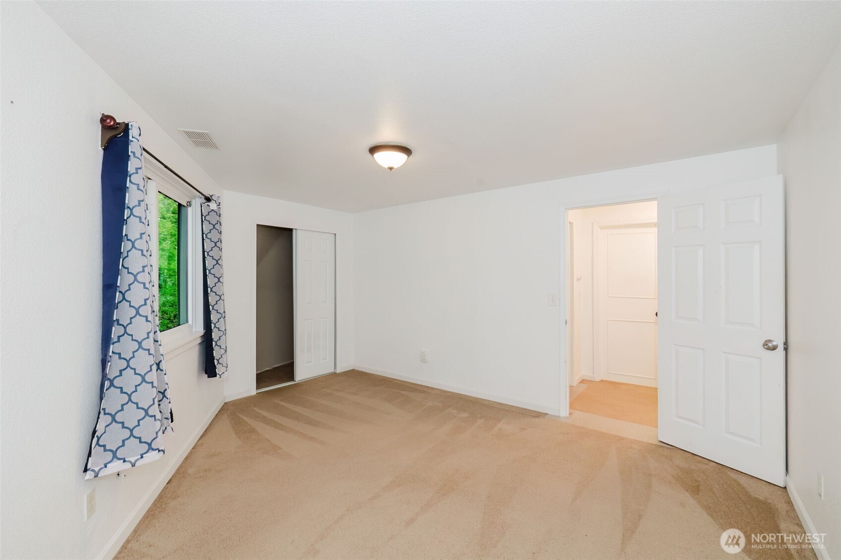 27299 Baywood Drive NE, Kingston, WA 98346