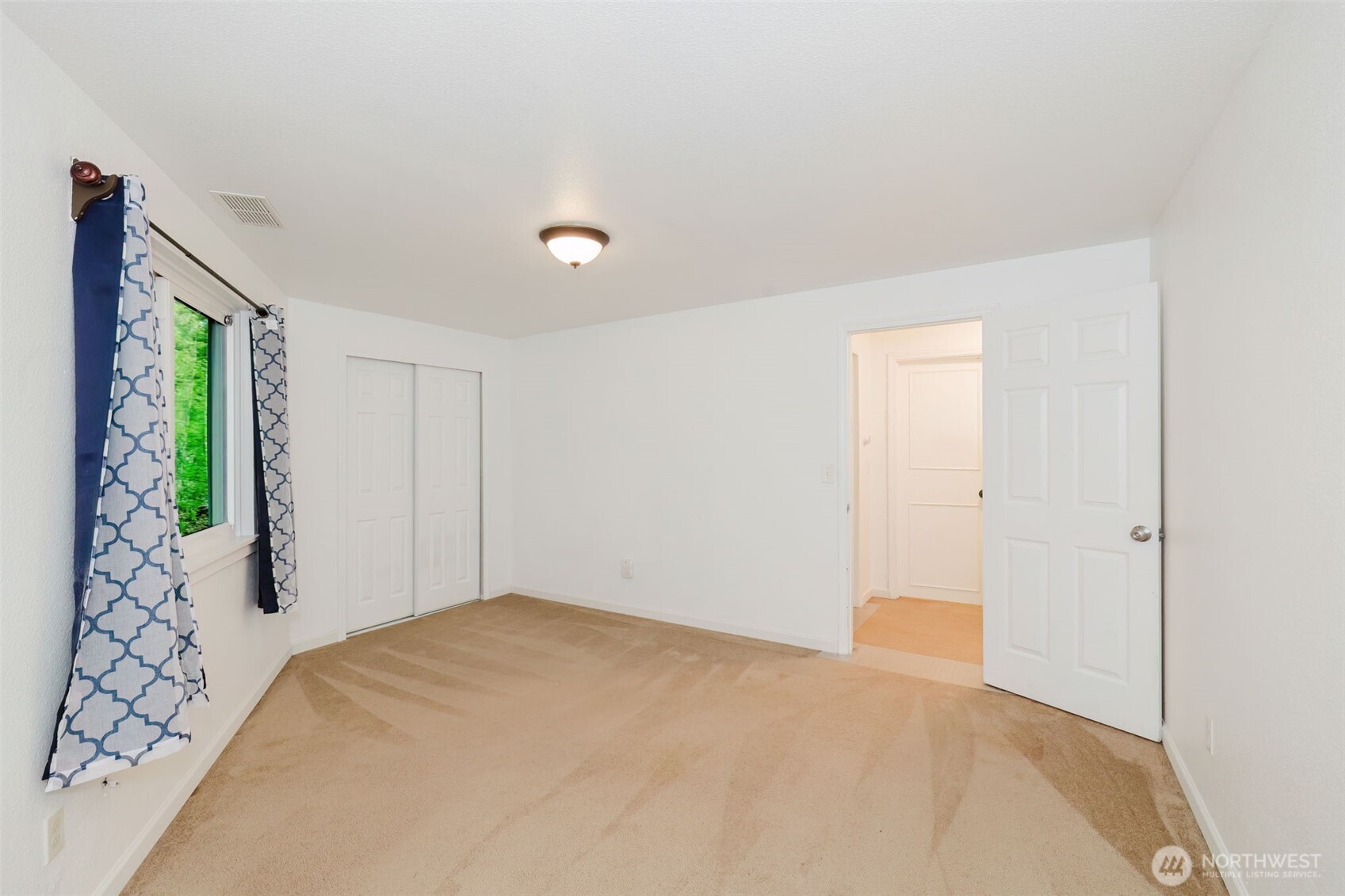 27299 Baywood Drive NE, Kingston, WA 98346