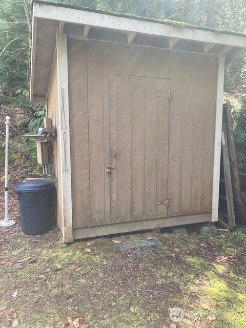 100 N Dow Mountain Drive , Hoodsport, WA 98548