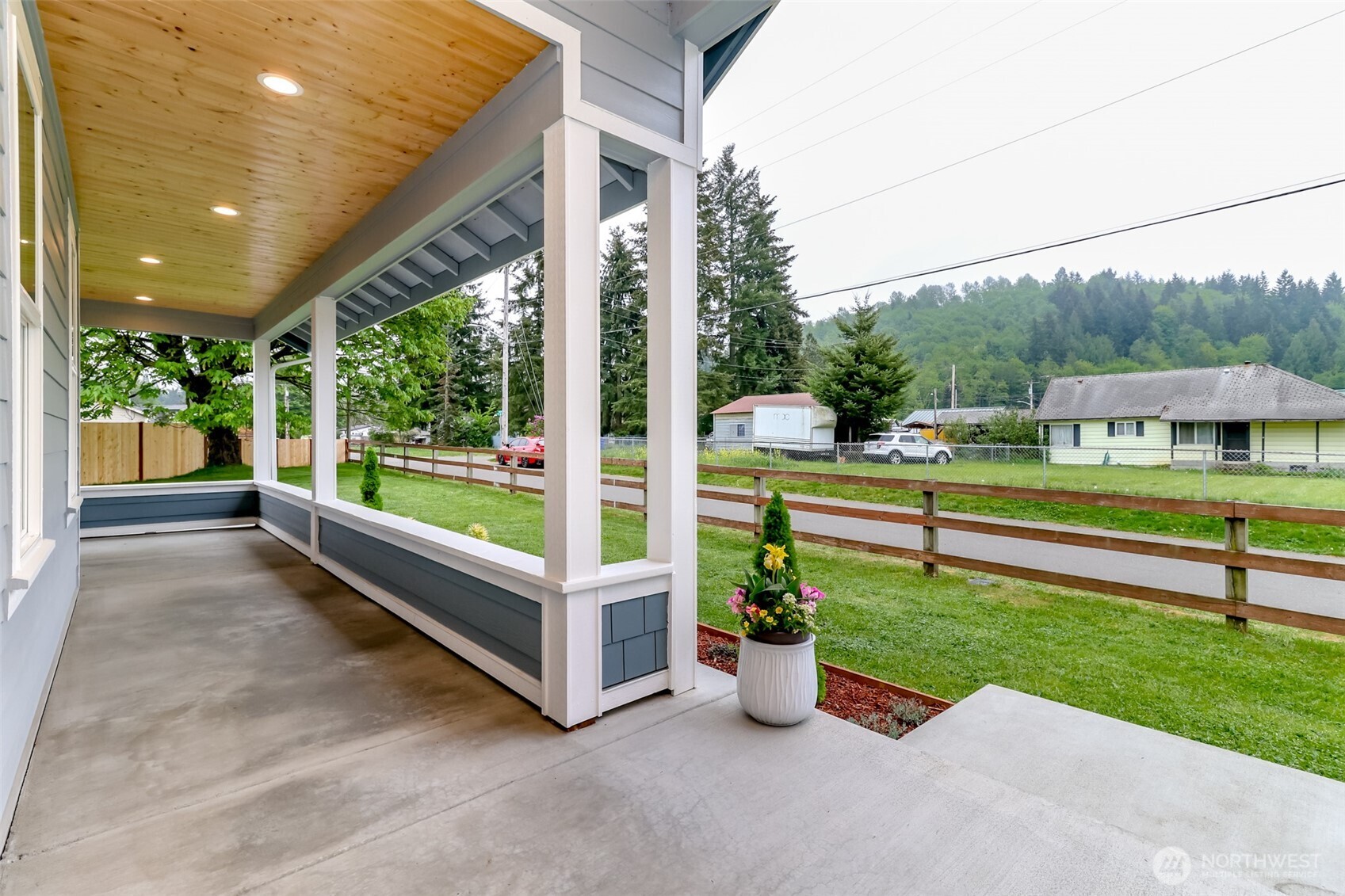 161 Coal Avenue , Carbonado, WA 98323