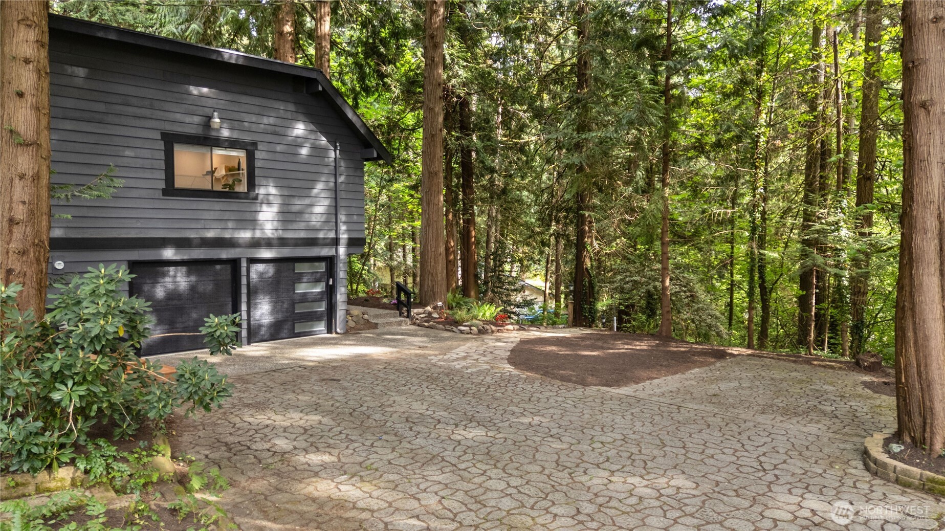 18126 NE 185th Place , Woodinville, WA 98077