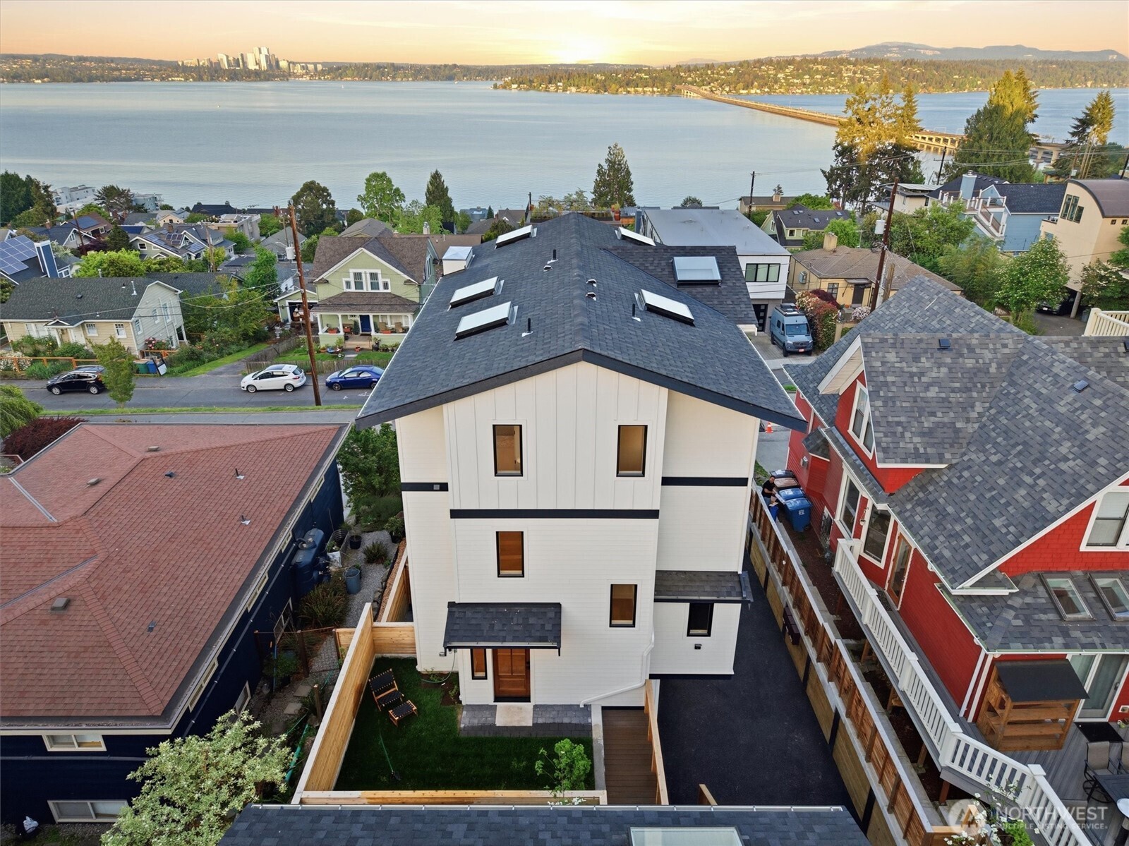 909 32nd Avenue S #B, Seattle, WA 98144