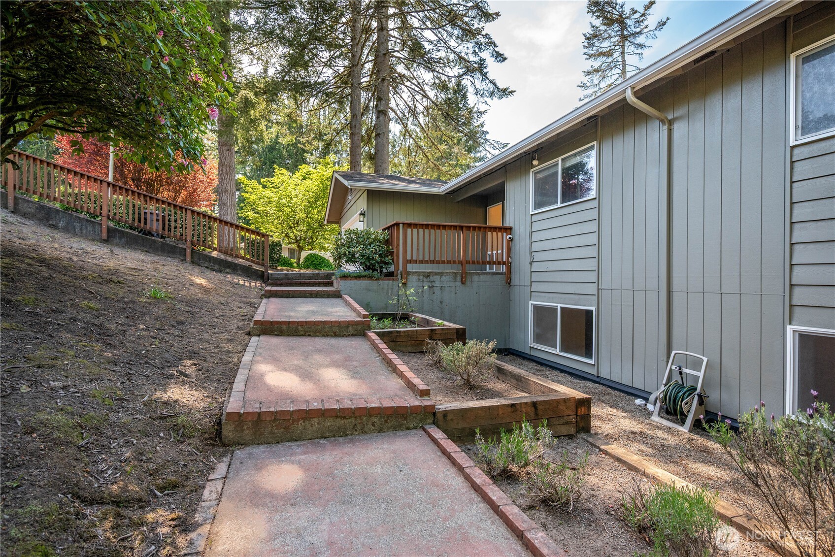 2441 W Lynnwood Drive , Longview, WA 98632