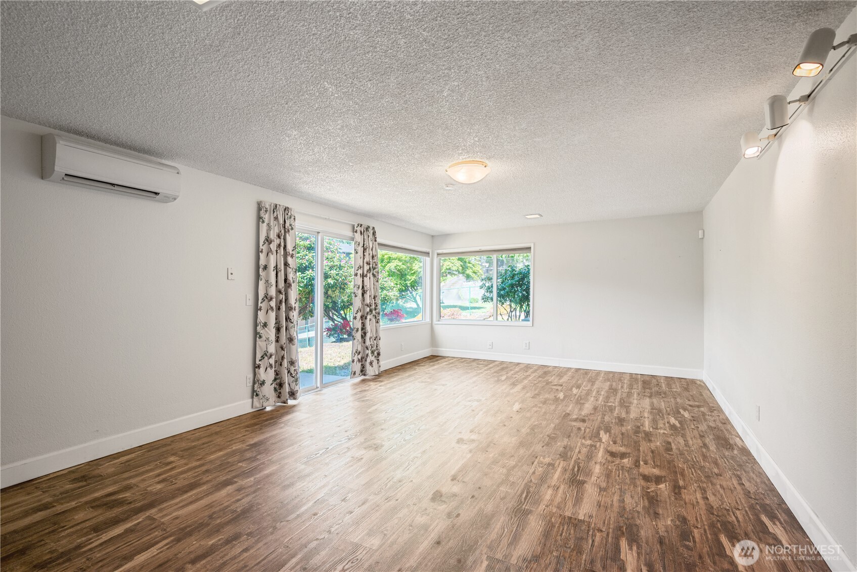 2441 W Lynnwood Drive , Longview, WA 98632