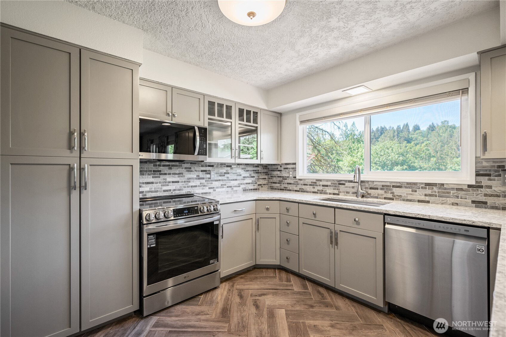 2441 W Lynnwood Drive , Longview, WA 98632