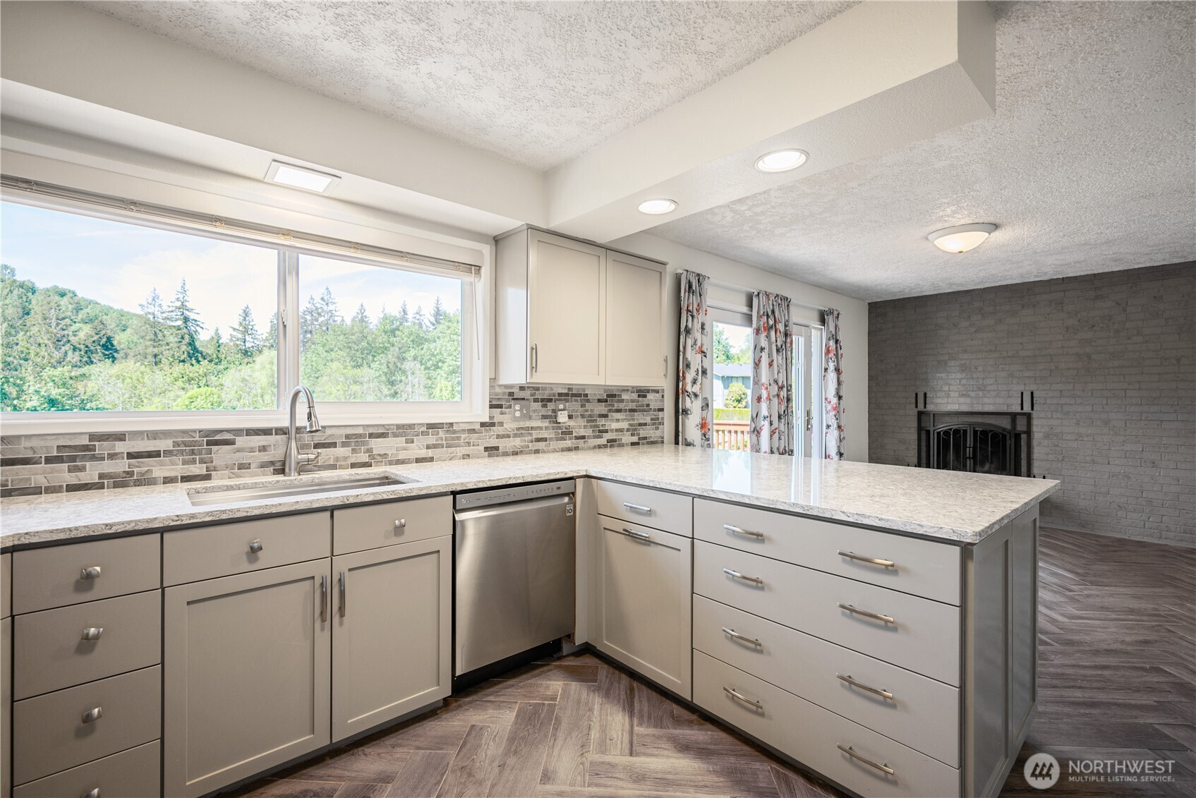 2441 W Lynnwood Drive , Longview, WA 98632