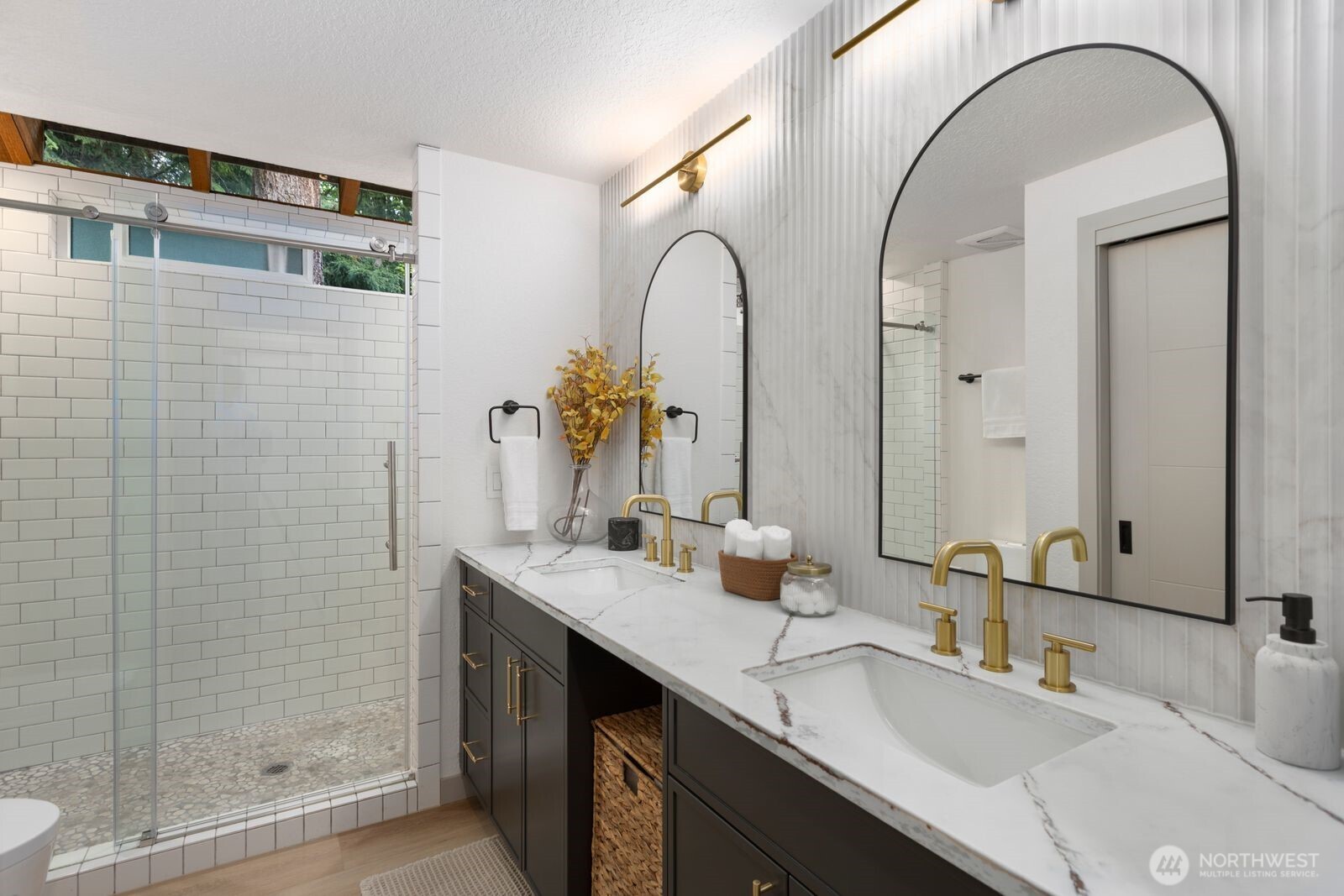 11730 Clearview Dr , Edmonds, WA 98026