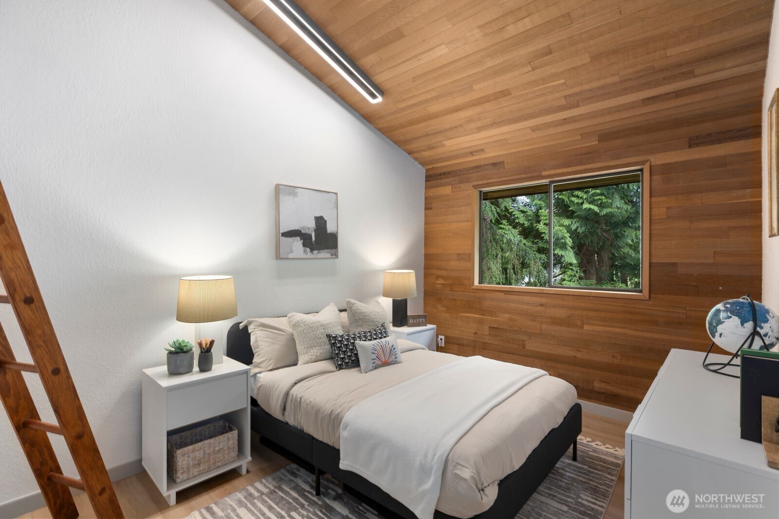 11730 Clearview Dr , Edmonds, WA 98026