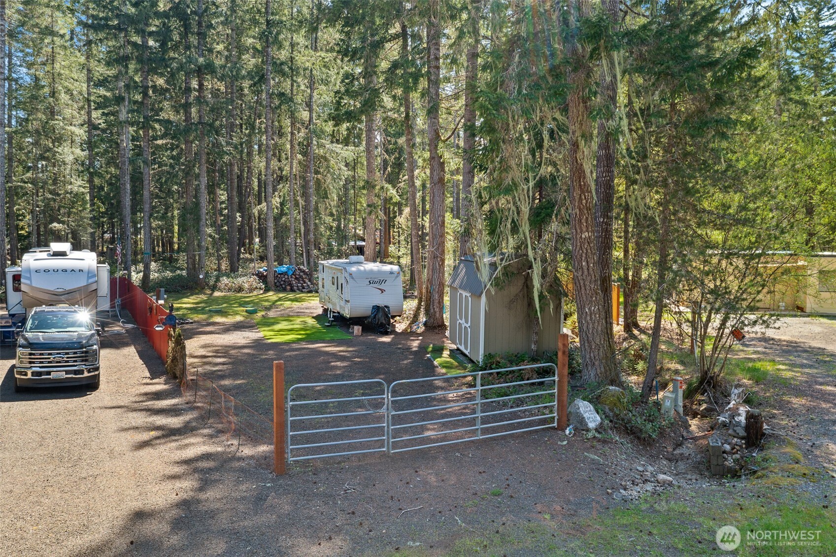 101 N Brook Lane , Hoodsport, WA 98548