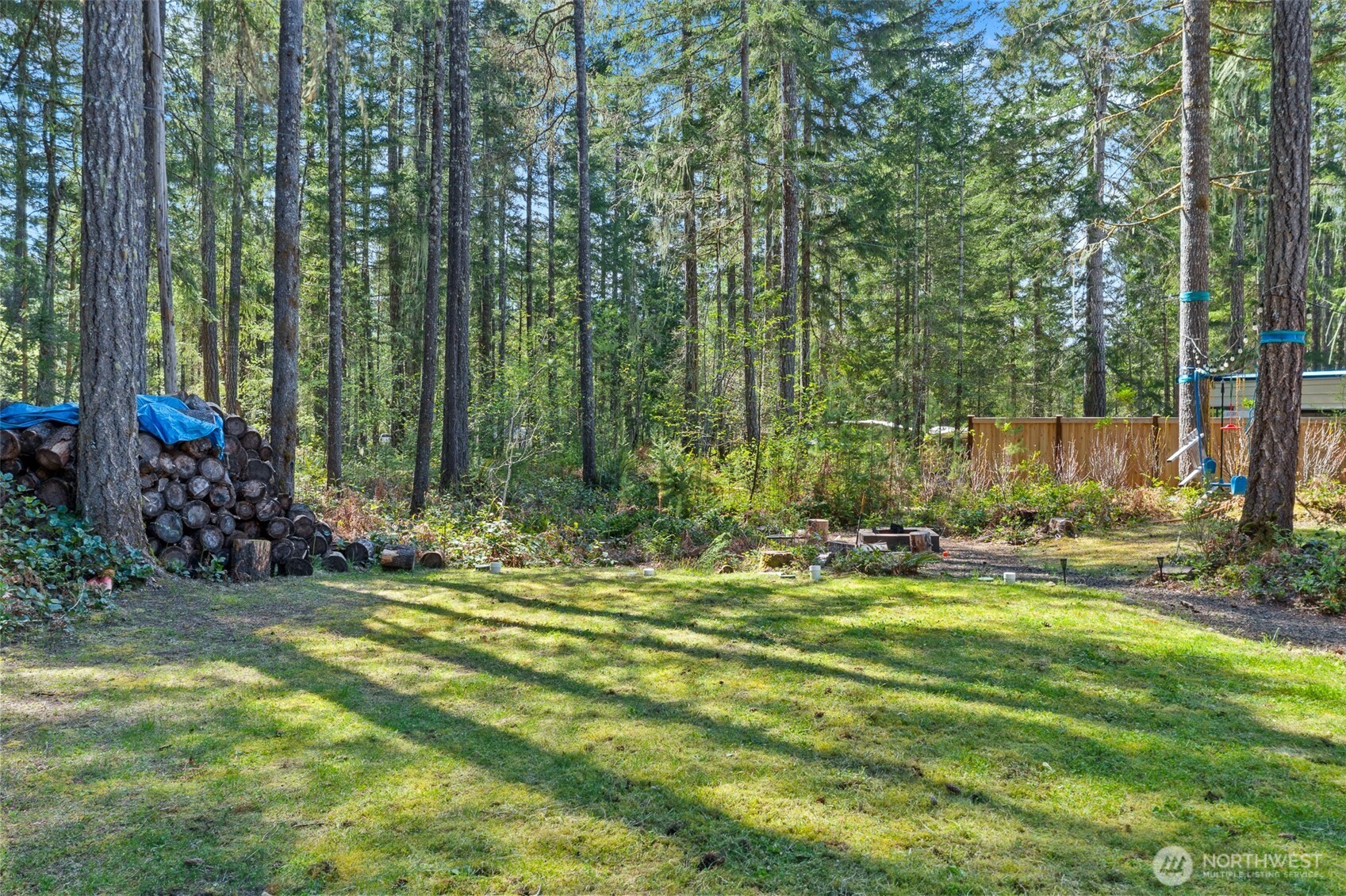 101 N Brook Lane , Hoodsport, WA 98548