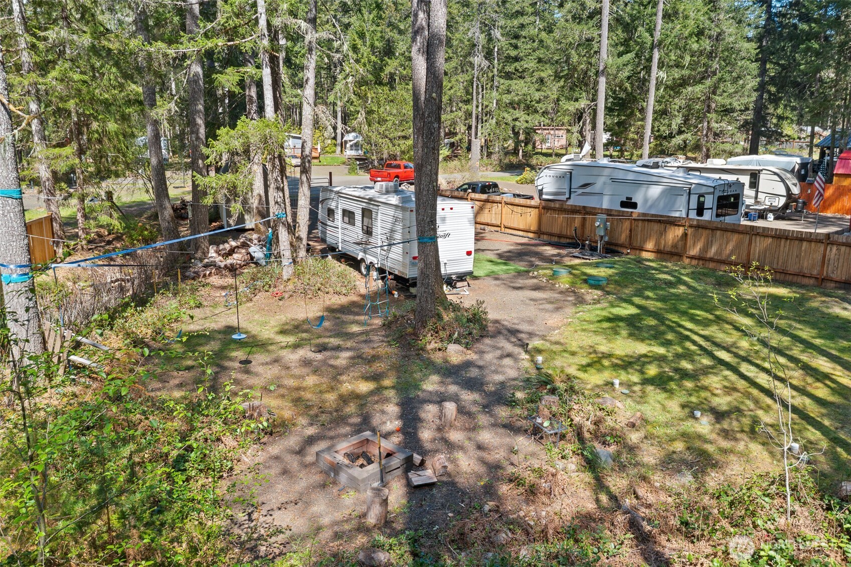 101 N Brook Lane , Hoodsport, WA 98548