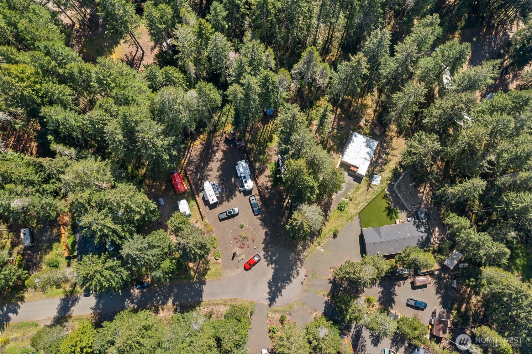 101 N Brook Lane , Hoodsport, WA 98548