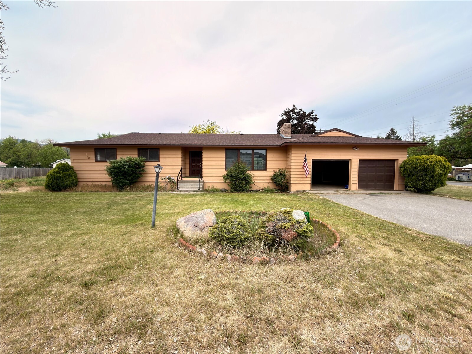 504 9th Avenue , Oroville, WA 98844
