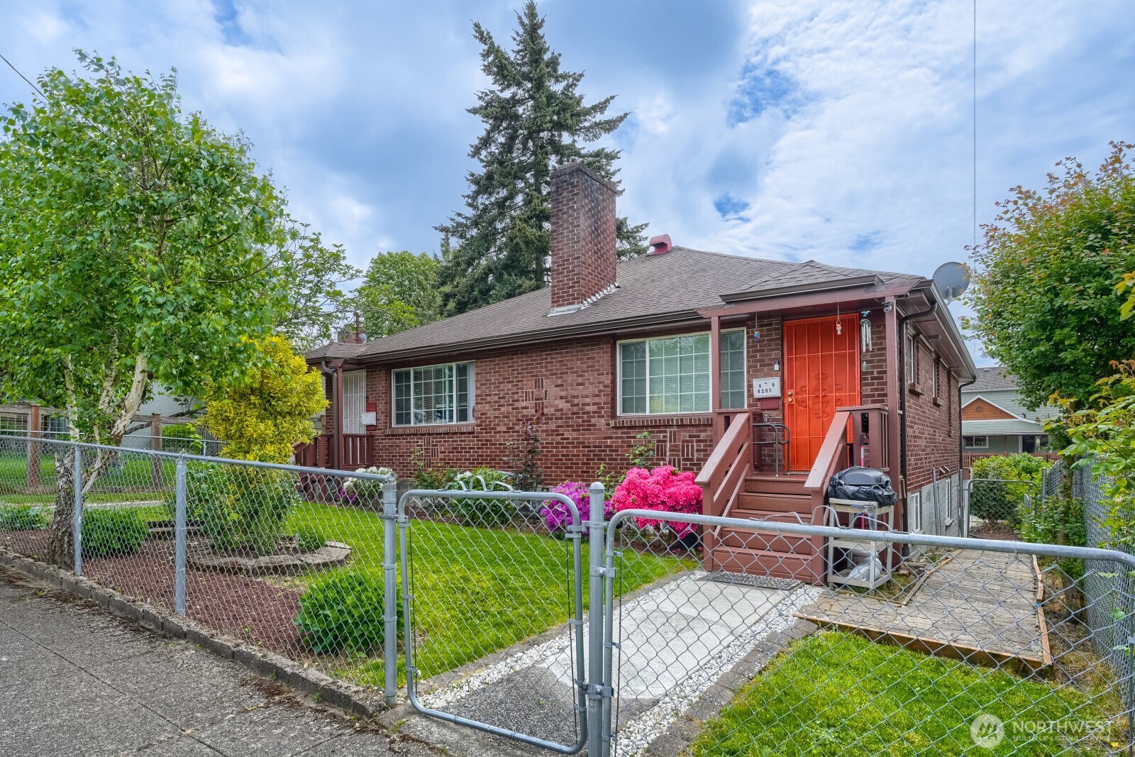 4207 S Bateman Street , Seattle, WA 98118