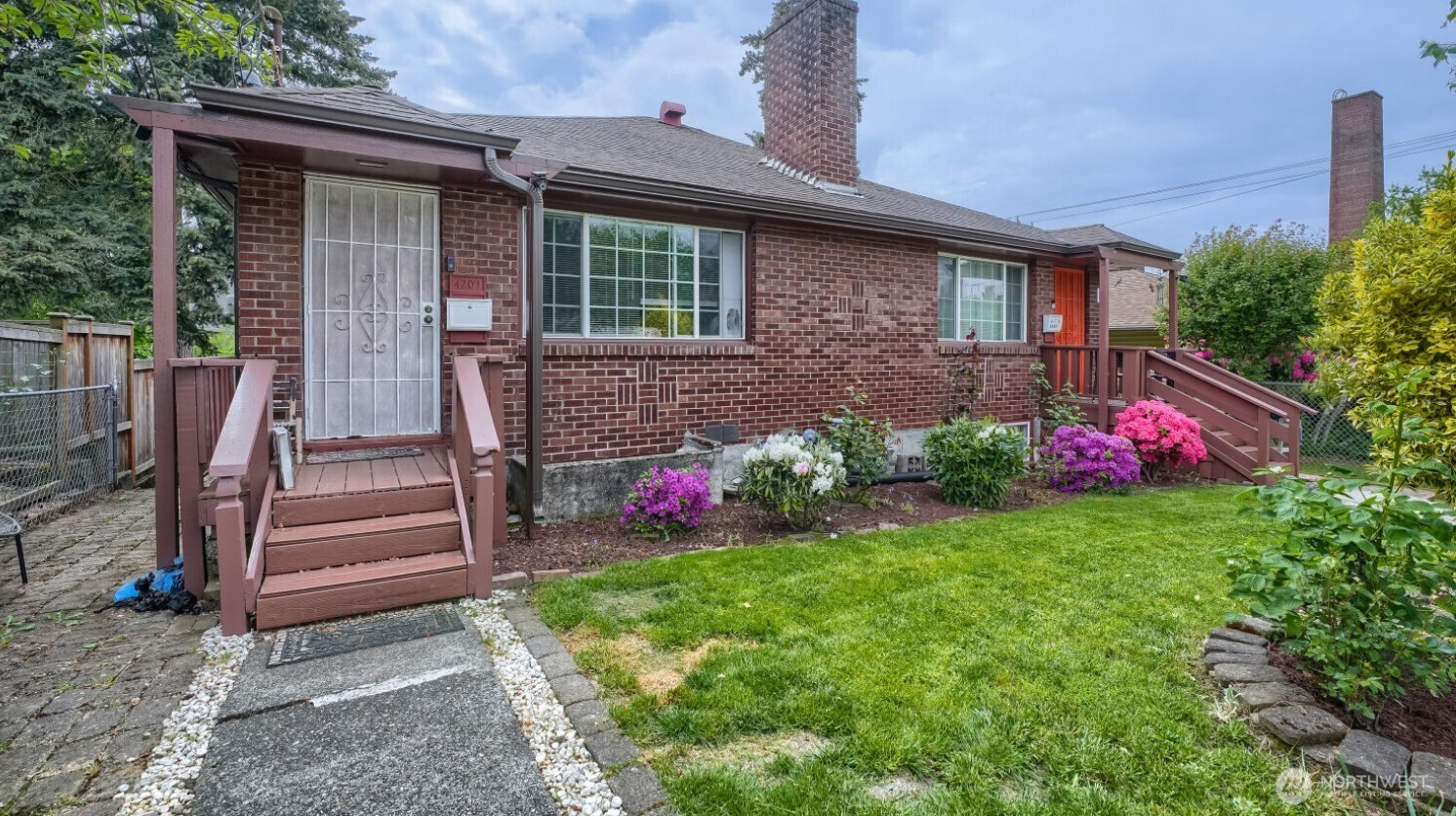 4207 S Bateman Street , Seattle, WA 98118