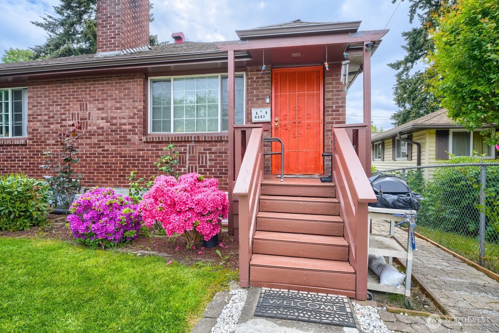 4207 S Bateman Street , Seattle, WA 98118