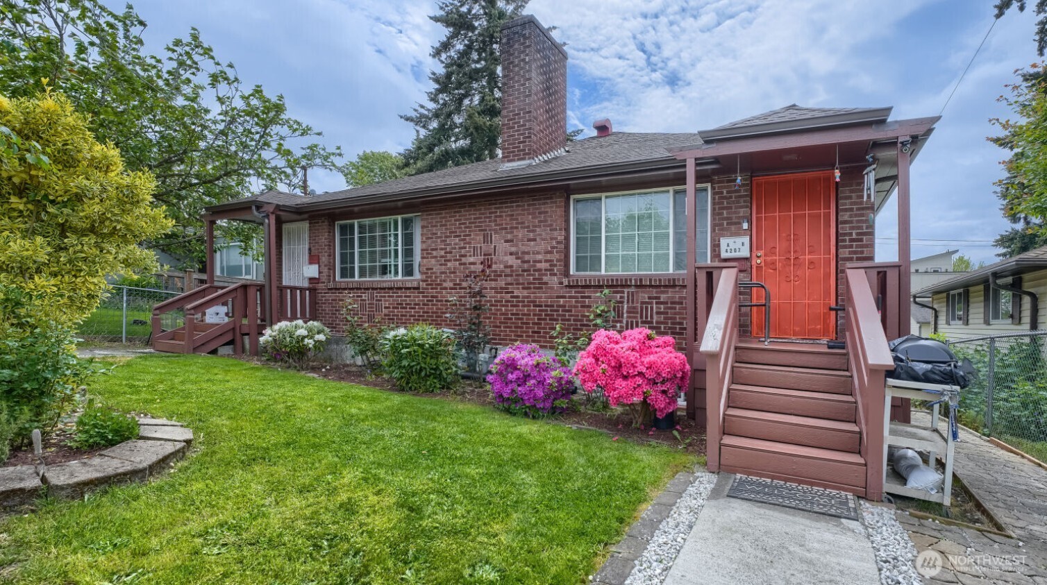 4207 S Bateman Street , Seattle, WA 98118