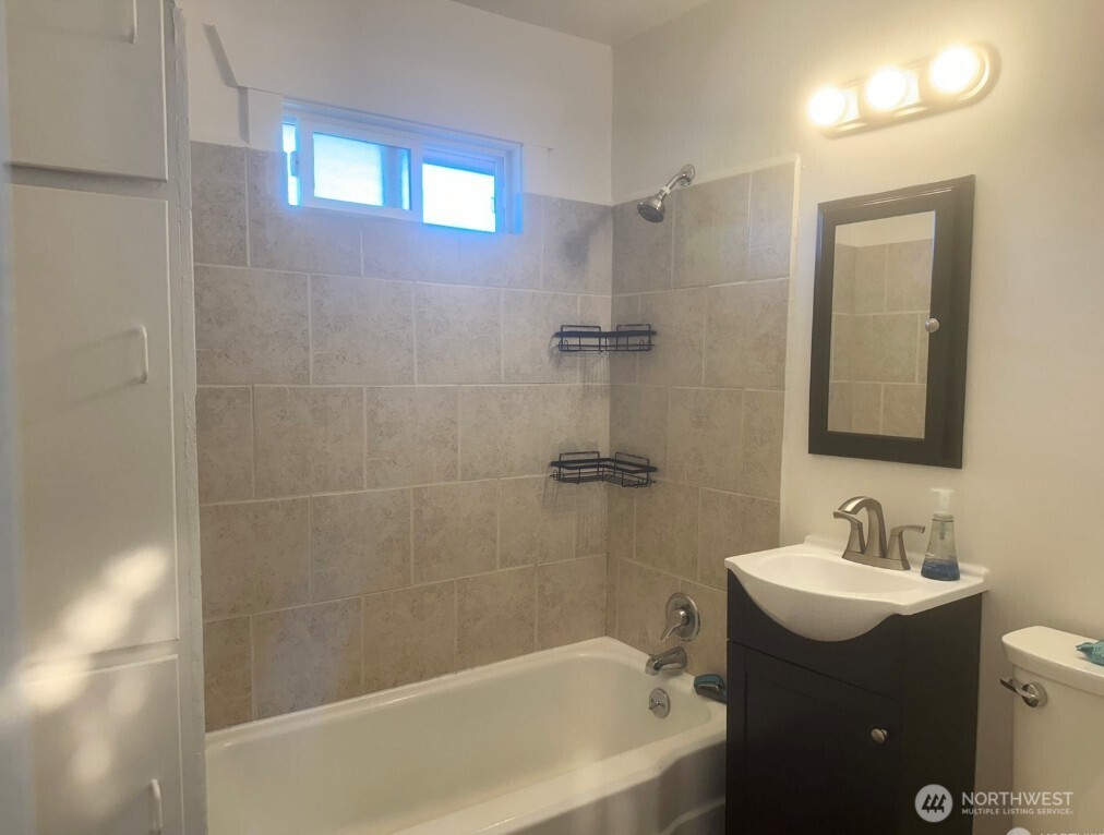 4207 S Bateman Street , Seattle, WA 98118