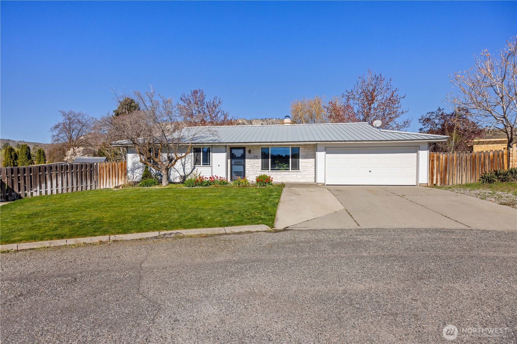 928 Selkirk Place , Brewster, WA 98812