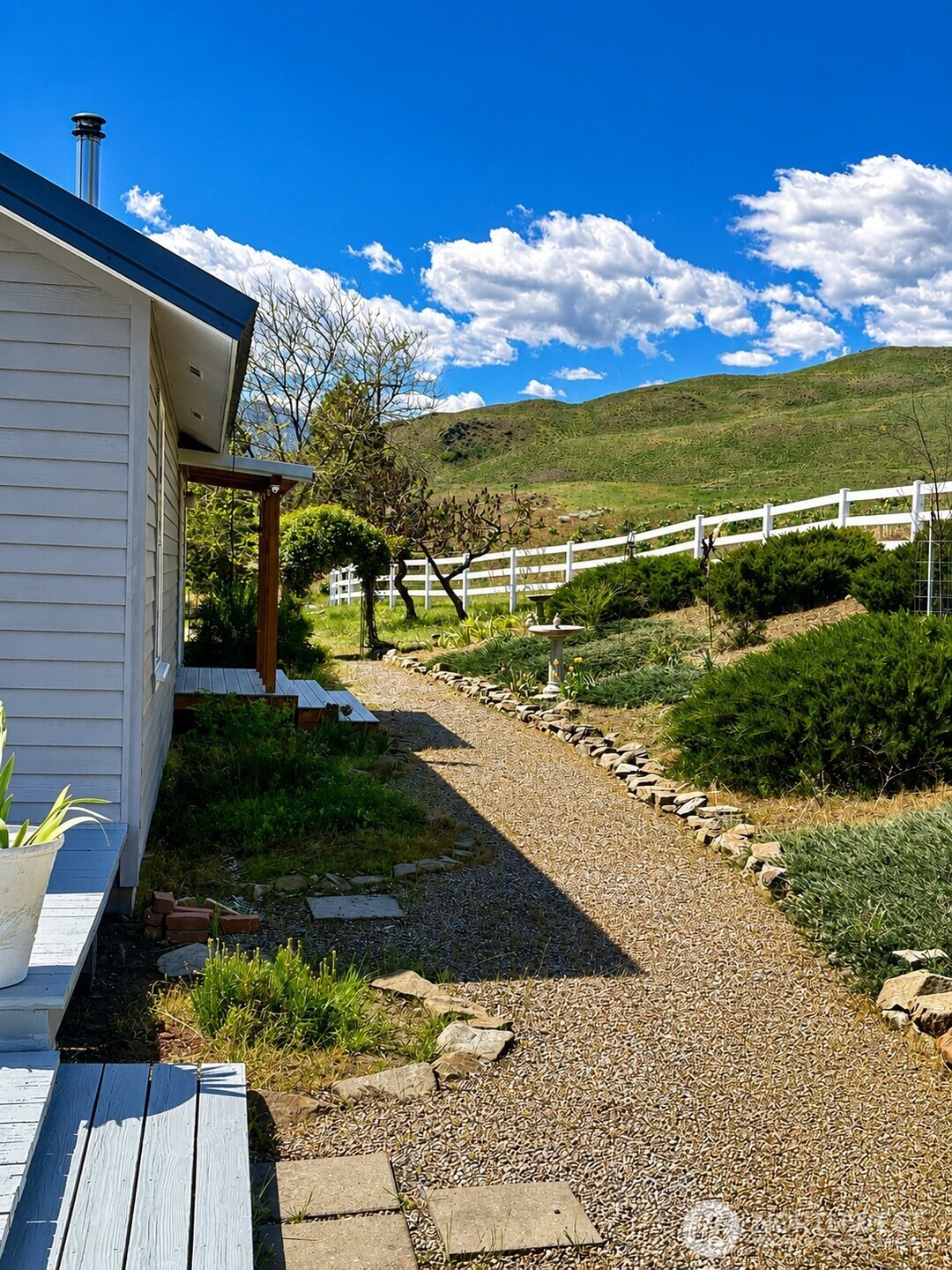 492 Pine Creek Road , Tonasket, WA 98855